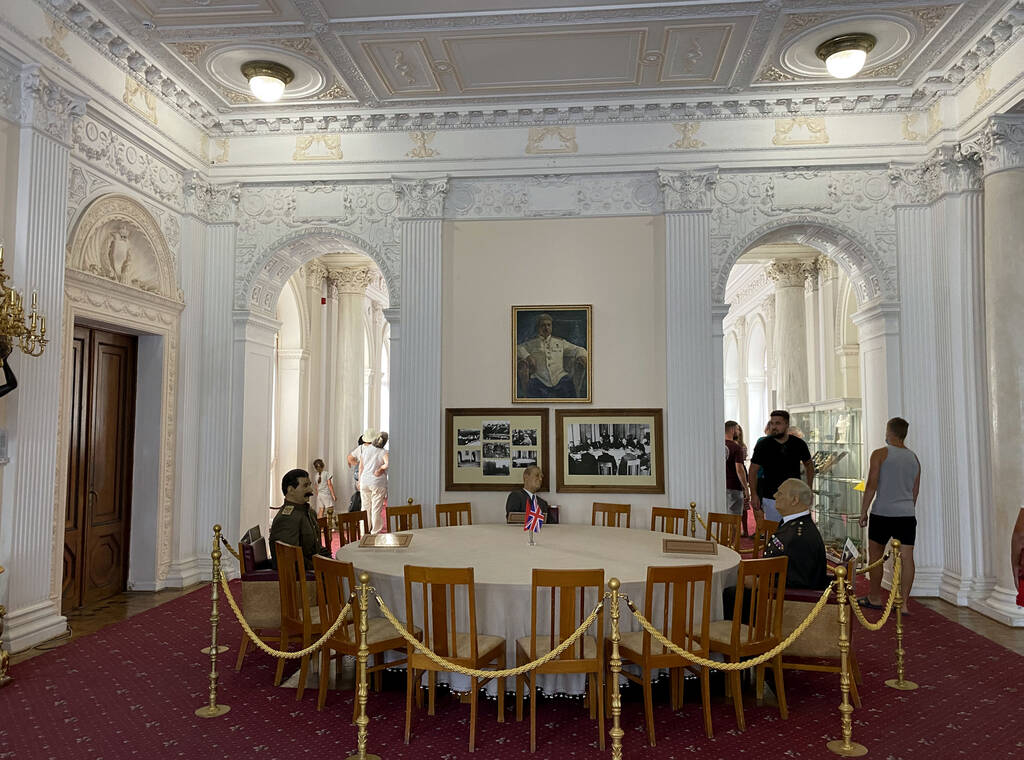 http://upforme.ru/uploads/0001/d0/60/404/464364.jpg