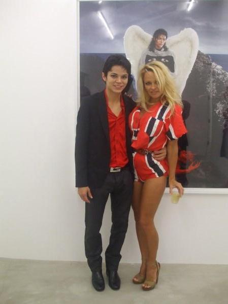 http://upforme.ru/uploads/000b/da/57/49586-2-f.jpg