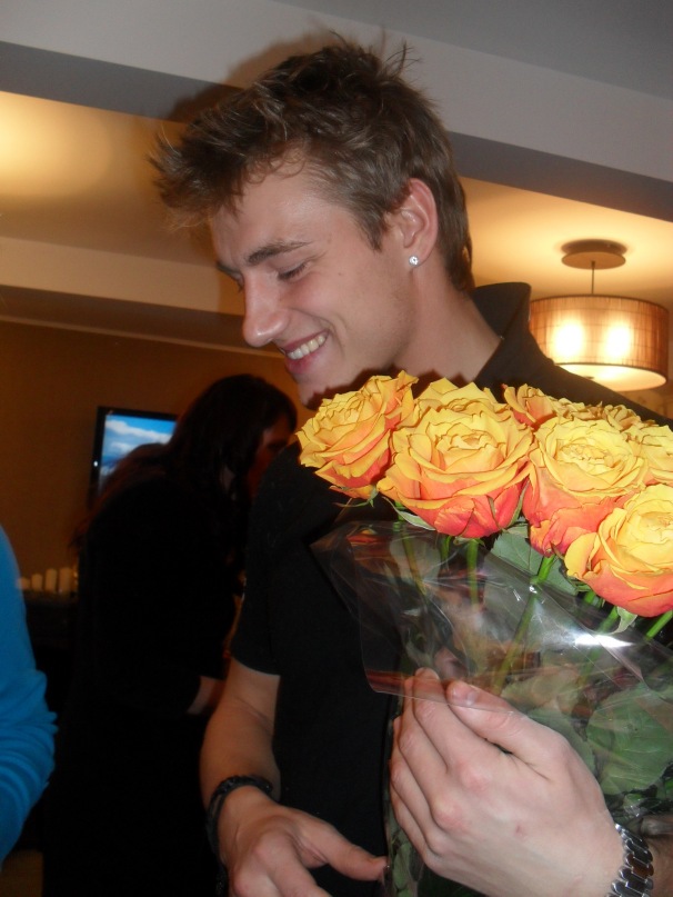 http://upforme.ru/uploads/000d/ff/24/19990-1-f.jpg