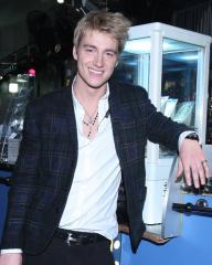 http://upforme.ru/uploads/000d/ff/24/20965-1.jpg