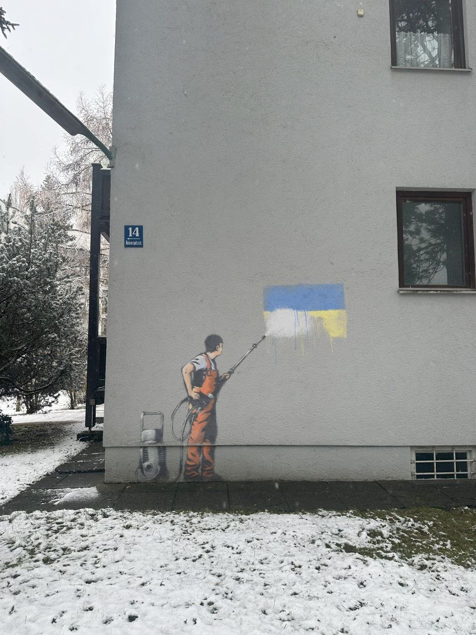 http://upforme.ru/uploads/0011/27/38/920/889455.jpg