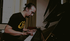 http://upforme.ru/uploads/001a/8a/91/2/48752.gif