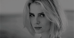 http://upforme.ru/uploads/001a/e2/37/2/34847.gif