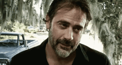 http://upforme.ru/uploads/001b/33/f0/7/98029.gif