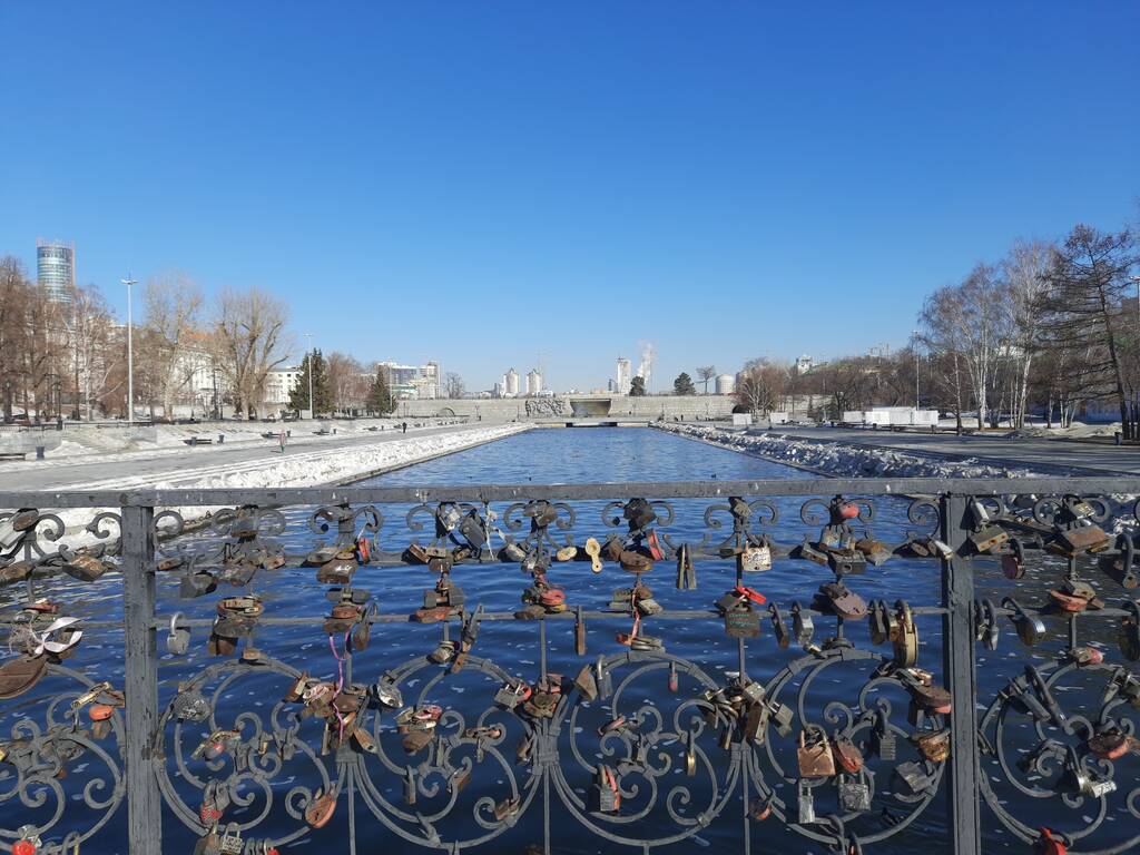 https://upforme.ru/uploads/0001/d0/60/2802/730637.jpg