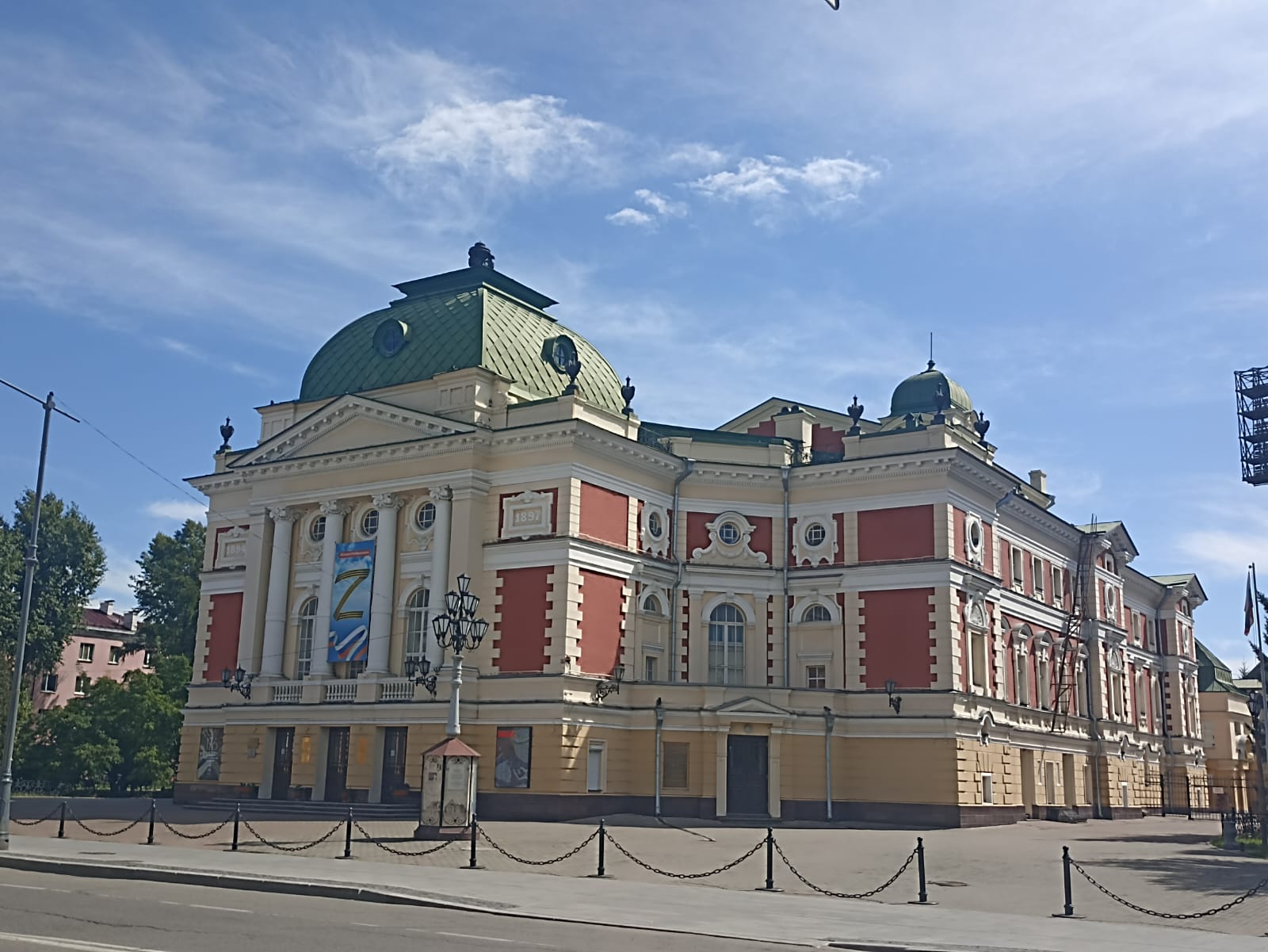 https://upforme.ru/uploads/0001/d0/60/4973/348917.jpg