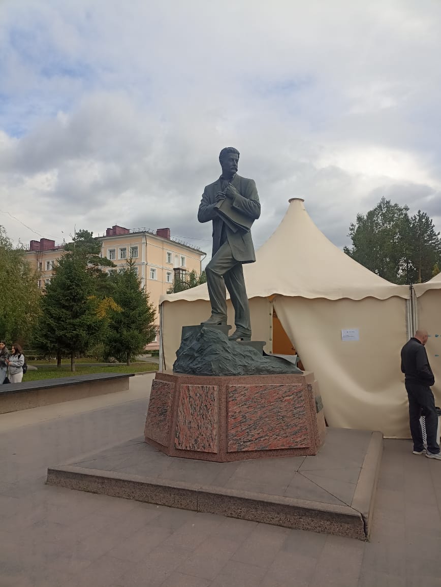 https://upforme.ru/uploads/0001/d0/60/4986/744262.jpg