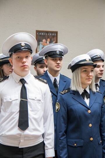https://upforme.ru/uploads/000b/27/15/2185/t703944.jpg