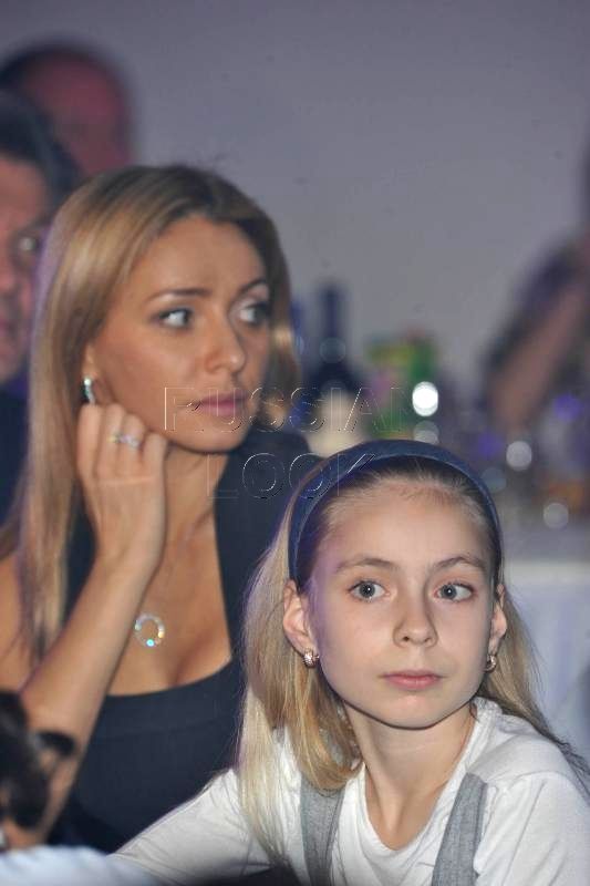 https://upforme.ru/uploads/000d/ff/24/25302-3-f.jpg