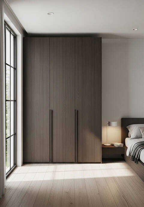 Шкаф с зеркальными дверями во всю стену Шкаф с зеркальными дверями во всю стену