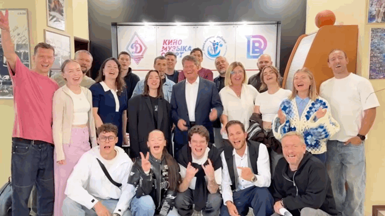 https://upforme.ru/uploads/0018/52/7b/9149/997497.gif