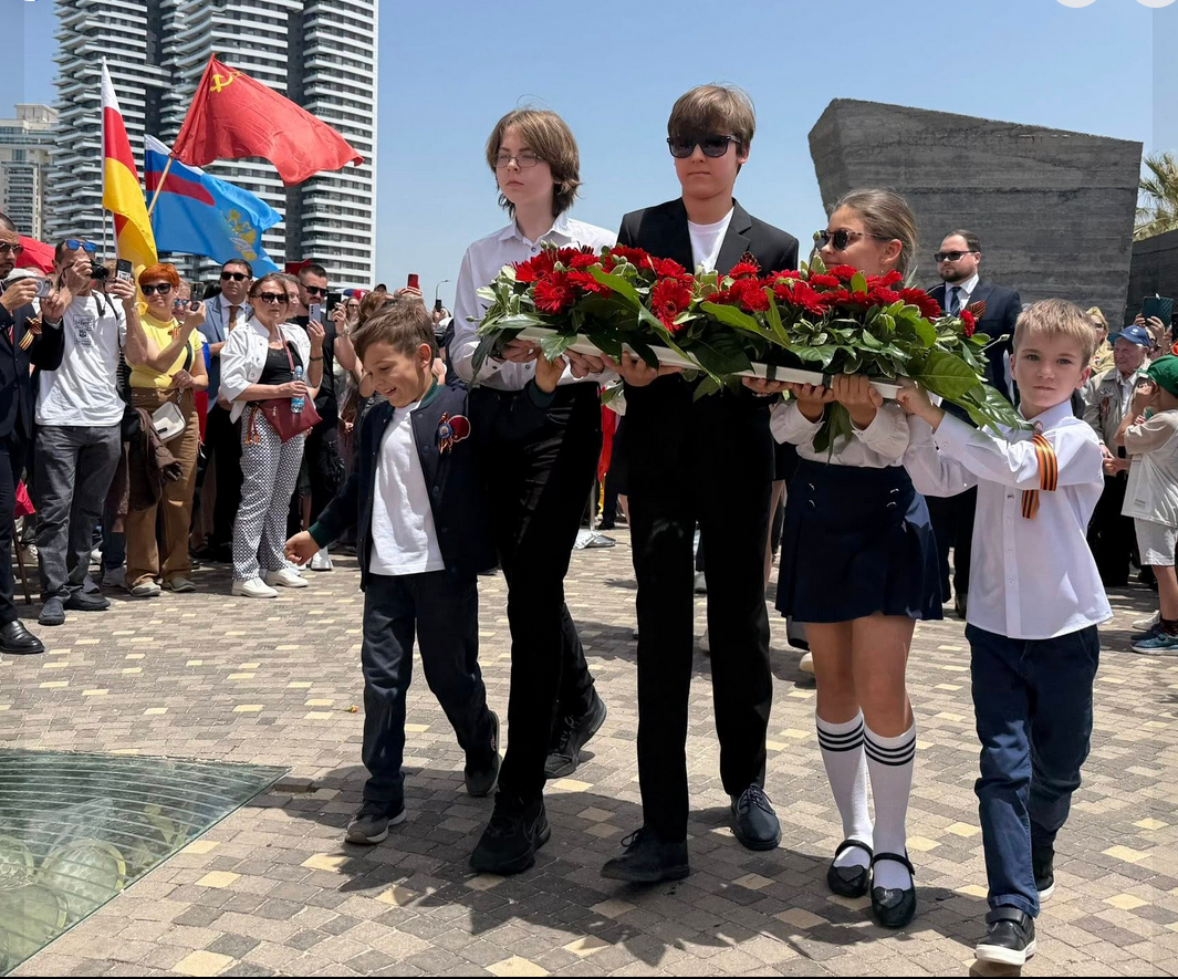https://upforme.ru/uploads/0019/d2/d8/44/862934.png