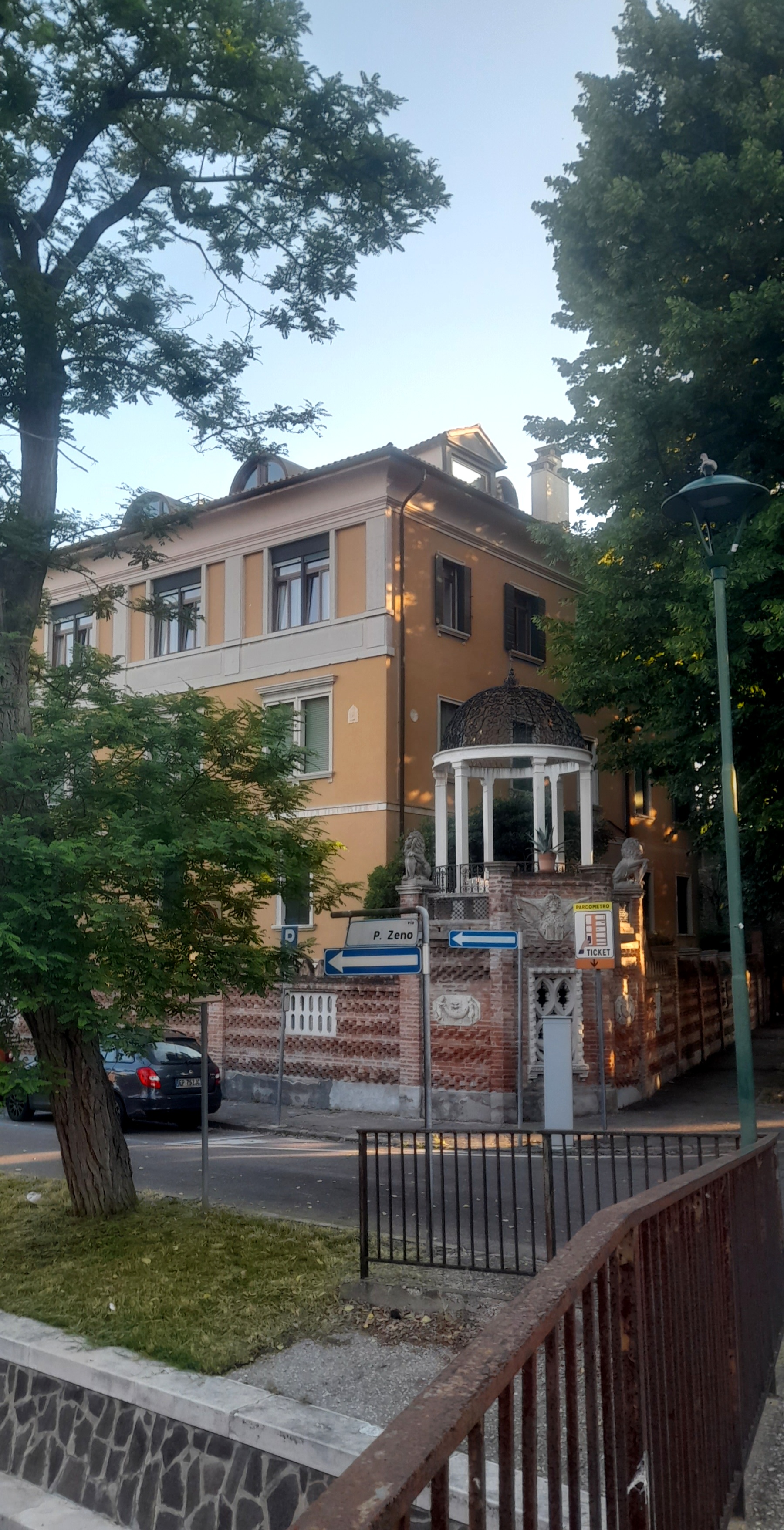 https://upforme.ru/uploads/001a/b7/49/158/317633.jpg