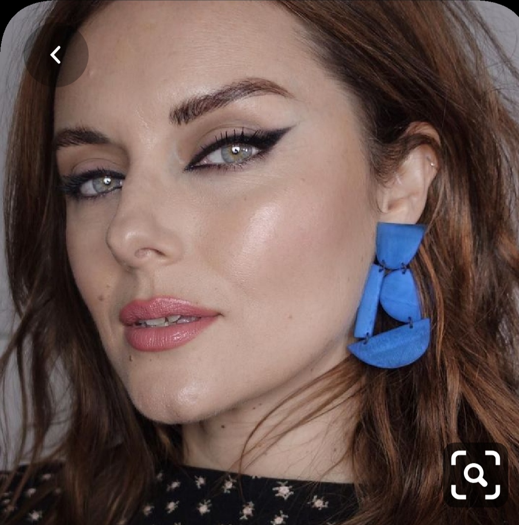 https://upforme.ru/uploads/001a/b7/49/195/244781.jpg