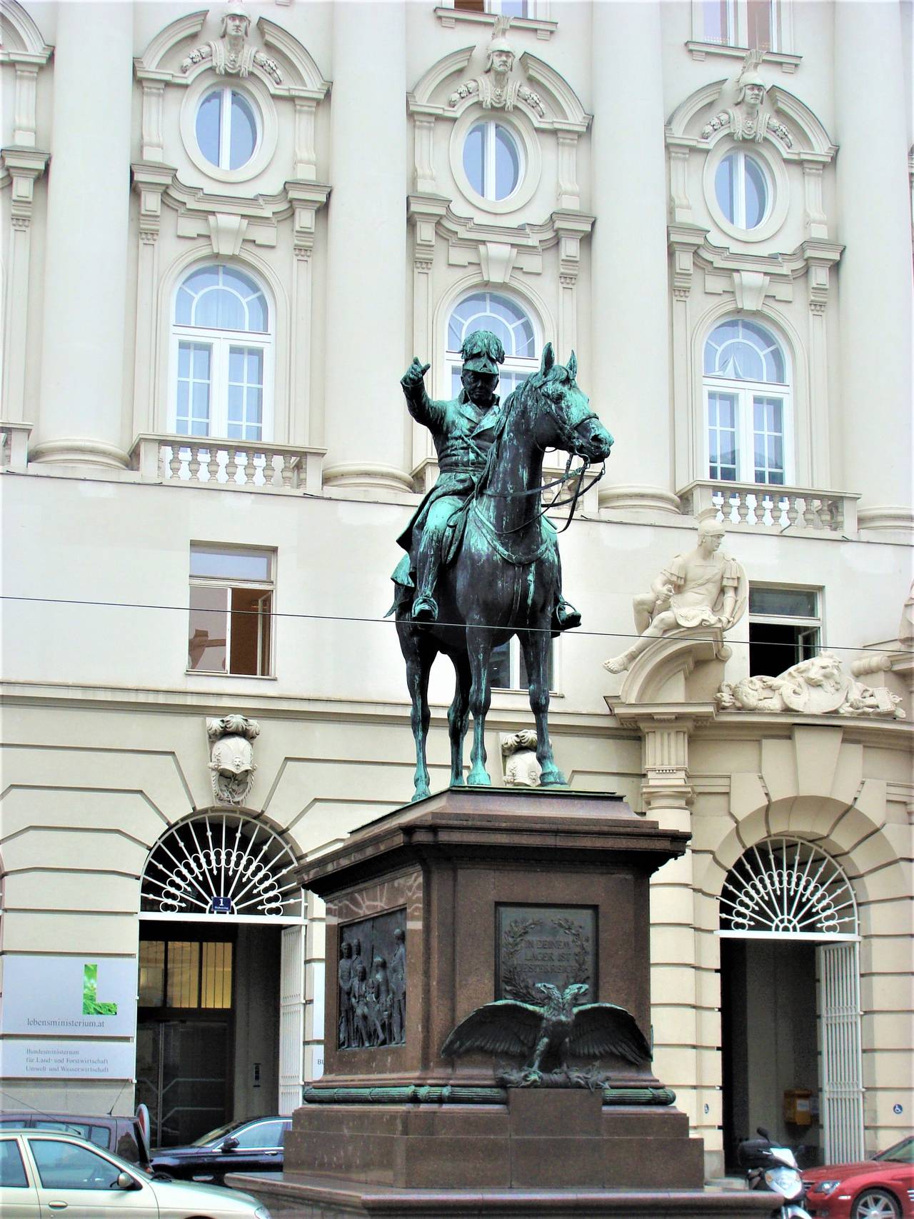 https://upforme.ru/uploads/001a/b7/49/28/948500.jpg