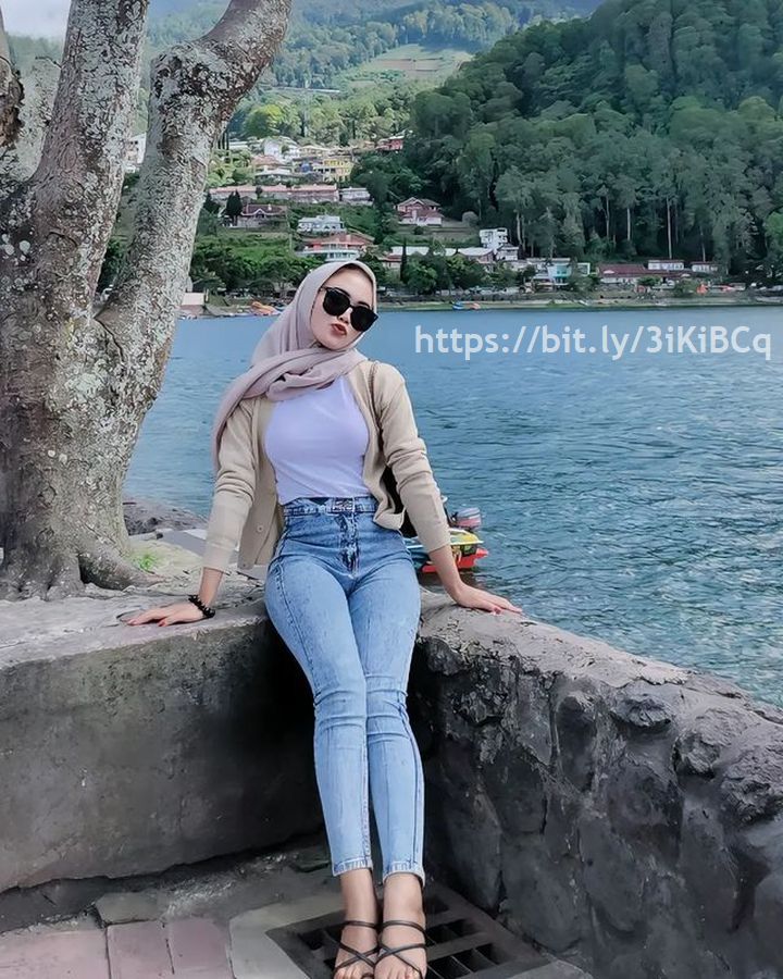 foto cewek berjilbab gaya seksi foto cewek berjilbab gaya seksi