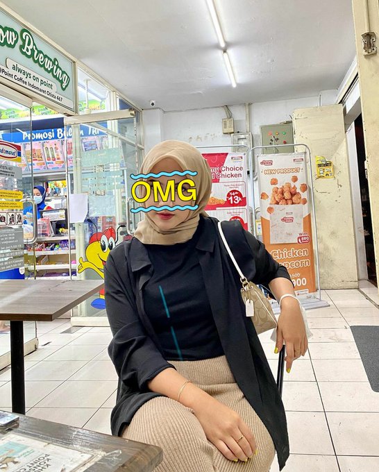 foto wanita berjilbab santai OMG
