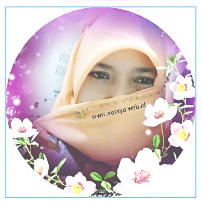 Foto Soraya Feranidhita Selfie nutup mulut dengan kain kerudung jilbab ala wanita Hijaber