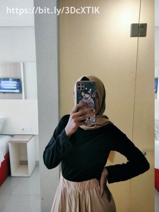 Ferani Dhita, Foto Gaya Selfie di Kamar Hotel Ferani Dhita, Foto Gaya Selfie di Kamar Hotel
