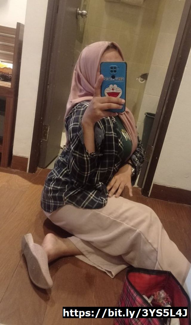 Soraya Gadis Berjilbab Pasrah Belah Duren