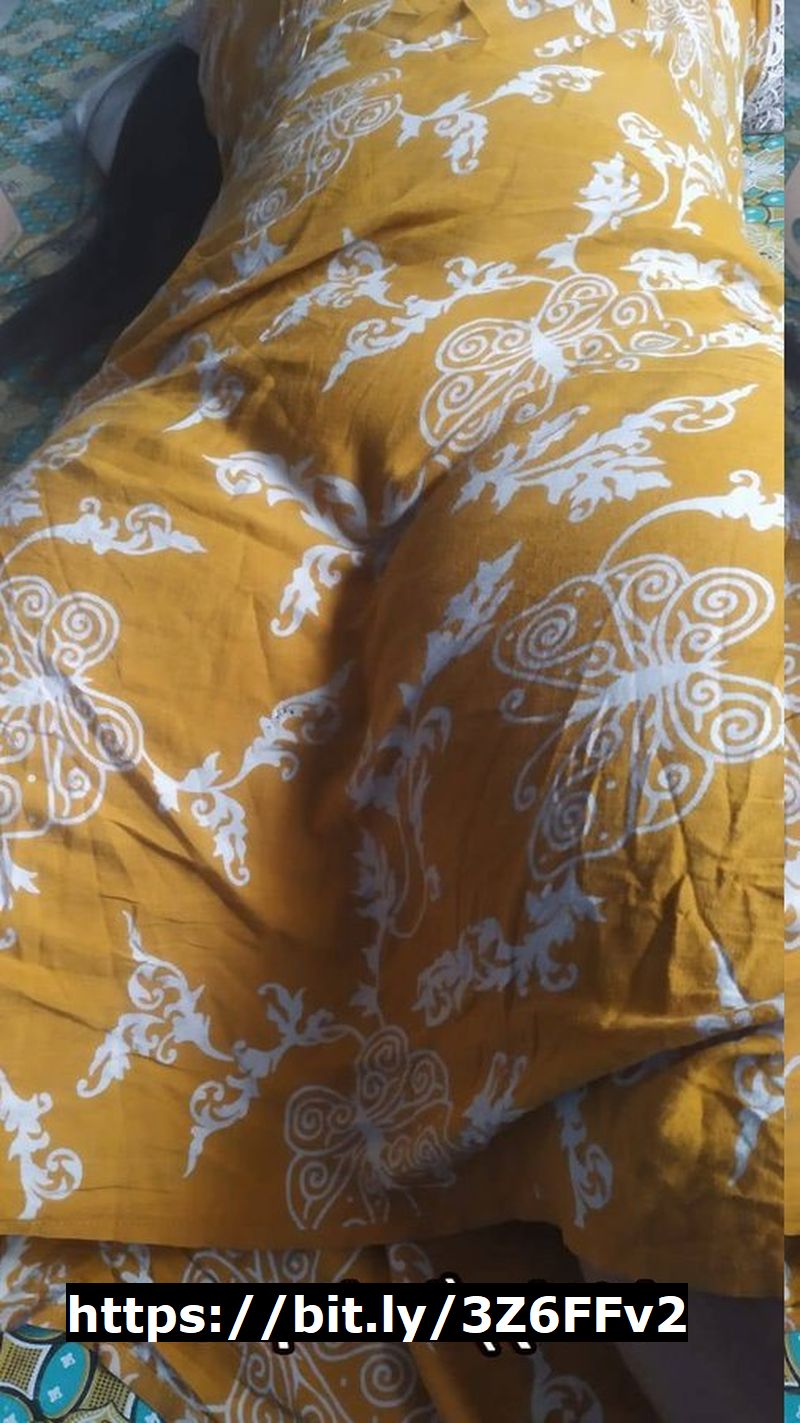 Foto belahan lobang kue donat soraya gadis berjilbab berbaring seksi Foto belahan lobang kue donat soraya gadis berjilbab berbaring seksi