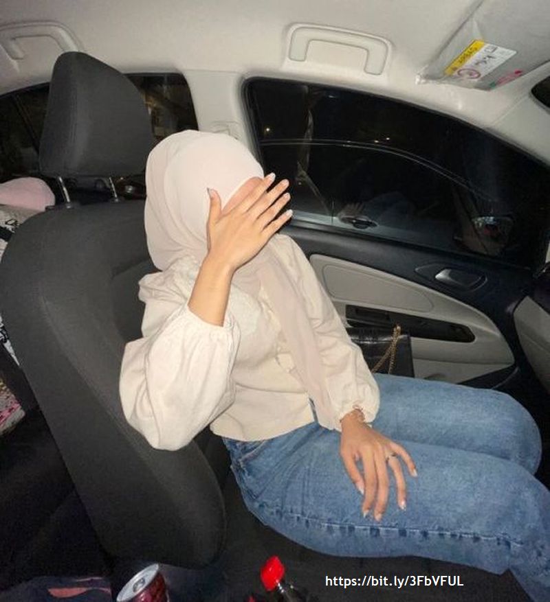 Soraya, gadis hijaber dijemput malu-malu naik mobil di malam Jumat Soraya, gadis hijaber dijemput malu-malu naik mobil di malam Jumat