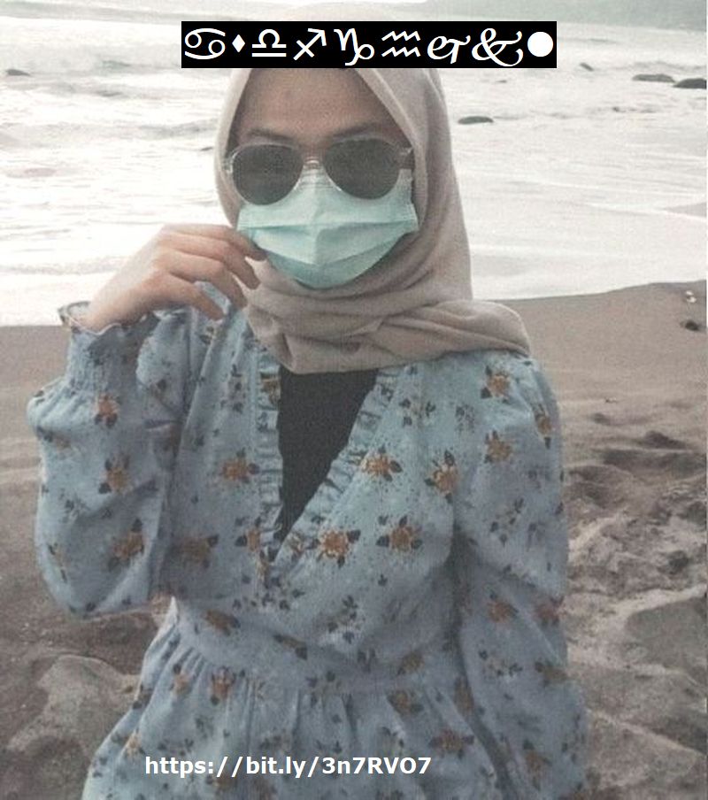 Soraya, cewek berjilbab mutualan memakai kacamata hitam gaya