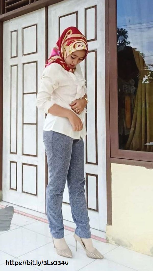 Soraya, Ferani Dhita Cewek berjilbab COD kue apem ke rumah kontrakan