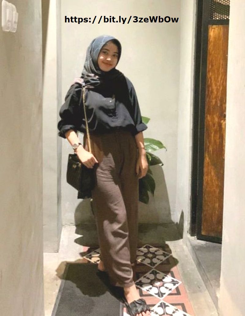 Soraya Ferani Dhita cewek bertudung COD kue gembung dan kue apem ke hotel