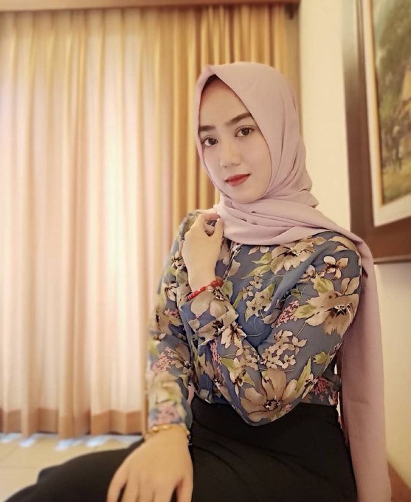 foto wanita berjilbab open bo di kamar hotel foto wanita berjilbab open bo di kamar hotel