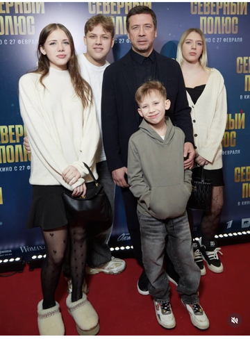 https://upforme.ru/uploads/001b/92/d8/1623/t243648.png