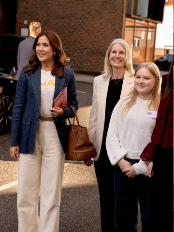 https://upforme.ru/uploads/001b/92/d8/1623/t342591.png
