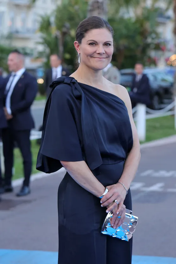 https://upforme.ru/uploads/001b/92/d8/1623/t738119.png