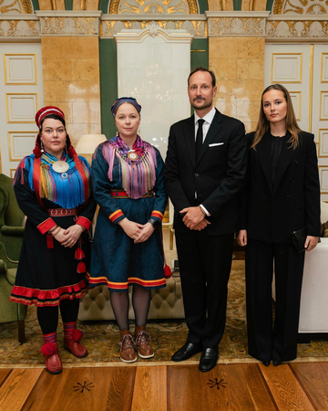 https://upforme.ru/uploads/001b/92/d8/1623/t788396.png