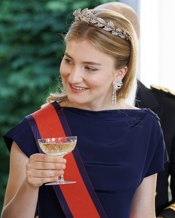 https://upforme.ru/uploads/001b/92/d8/1623/t841384.png