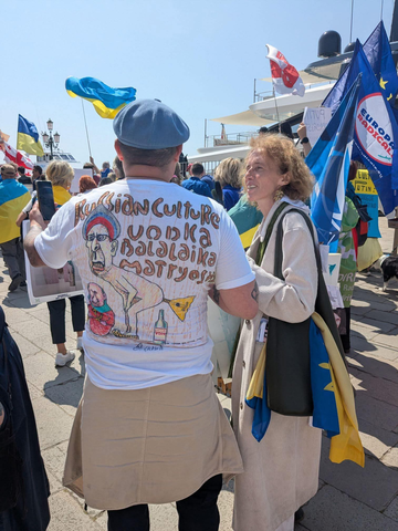 https://upforme.ru/uploads/001b/92/d8/1623/t855278.png