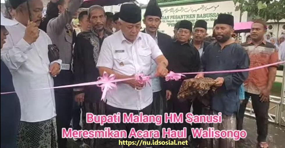 Bupati Malang, H.M Sanusi Ketika Meresmikan Acara Acara Haul Wali Songo