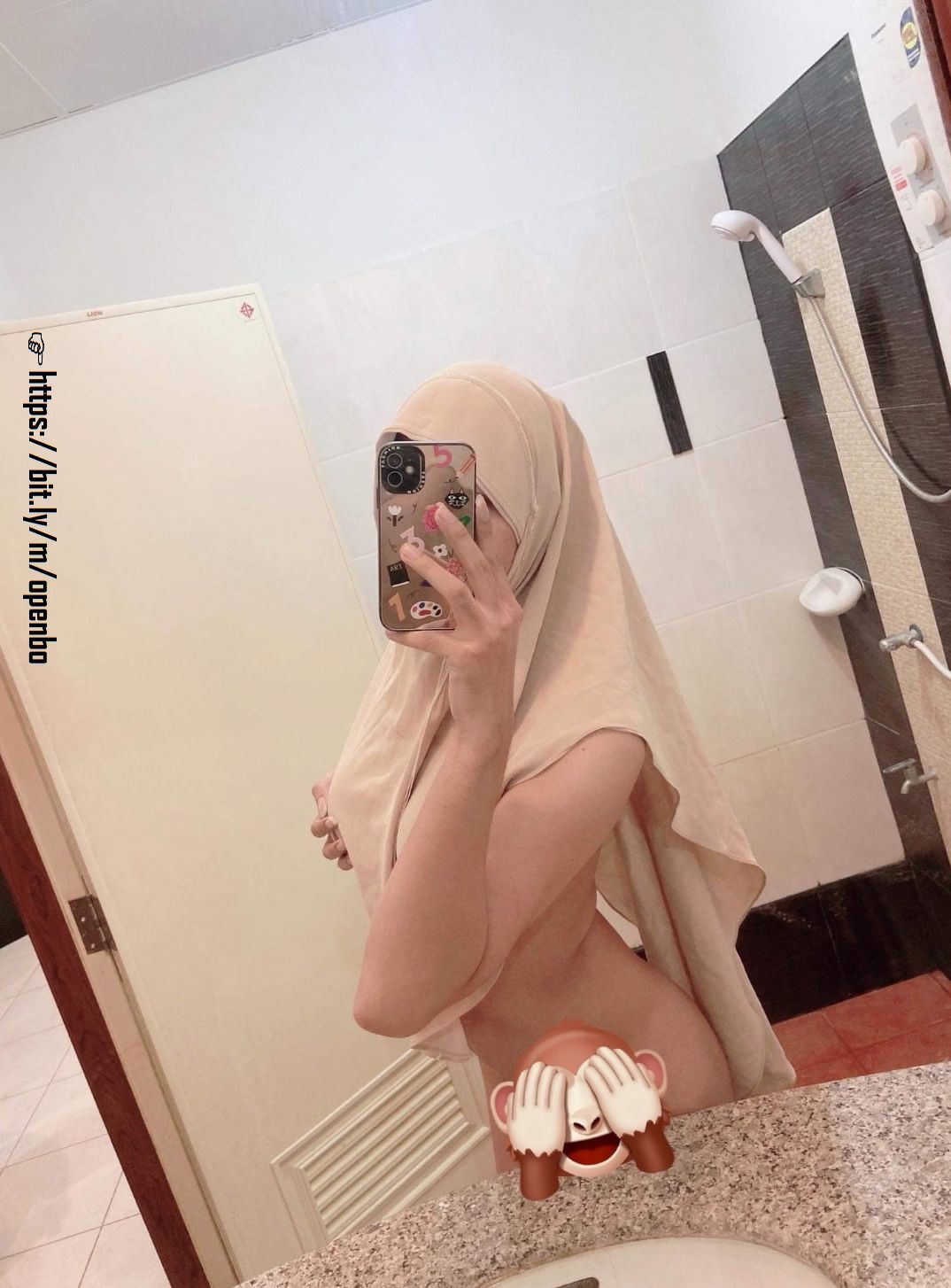 Photo Soraya Pepe Cewek Bispak berjilbab open bo siap telanjang di kamar hotel