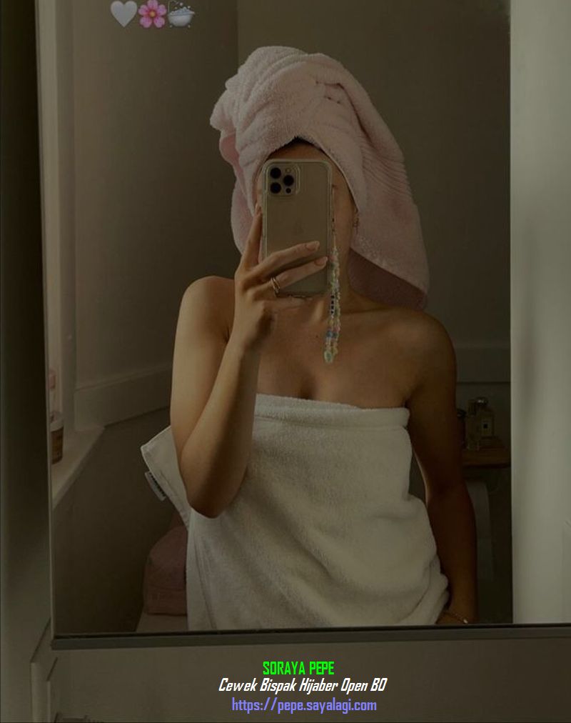 Profile wanita bispak hijaber open telanjang di kamar hotel