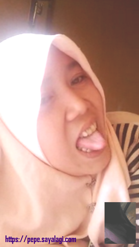 Foto Soraya Pepe mainin lidah cewek bispak berjilbab open bo itil