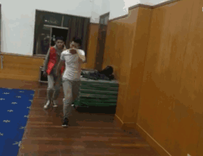 https://upforme.ru/uploads/001c/42/df/2/586201.gif